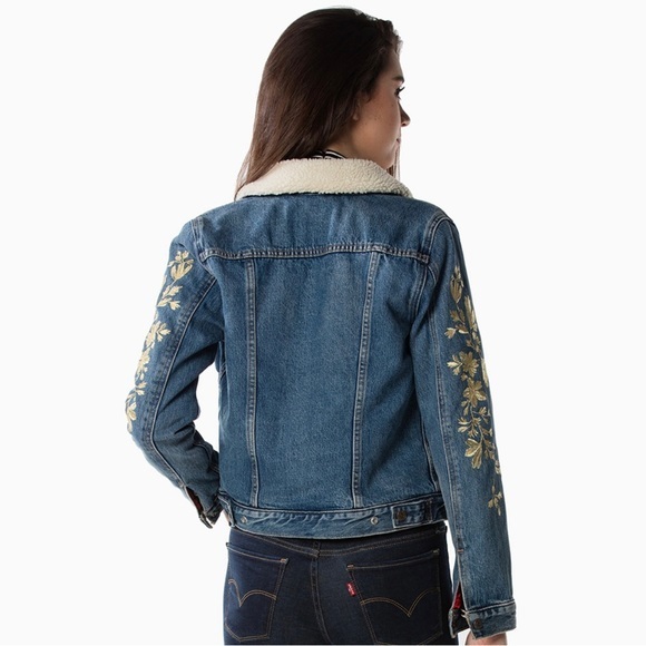 LEVI’S Denim Sherpa Ex-Boyfriend Jacket Embroidered Gold Floral Extra Small NEW - Picture 2 of 8